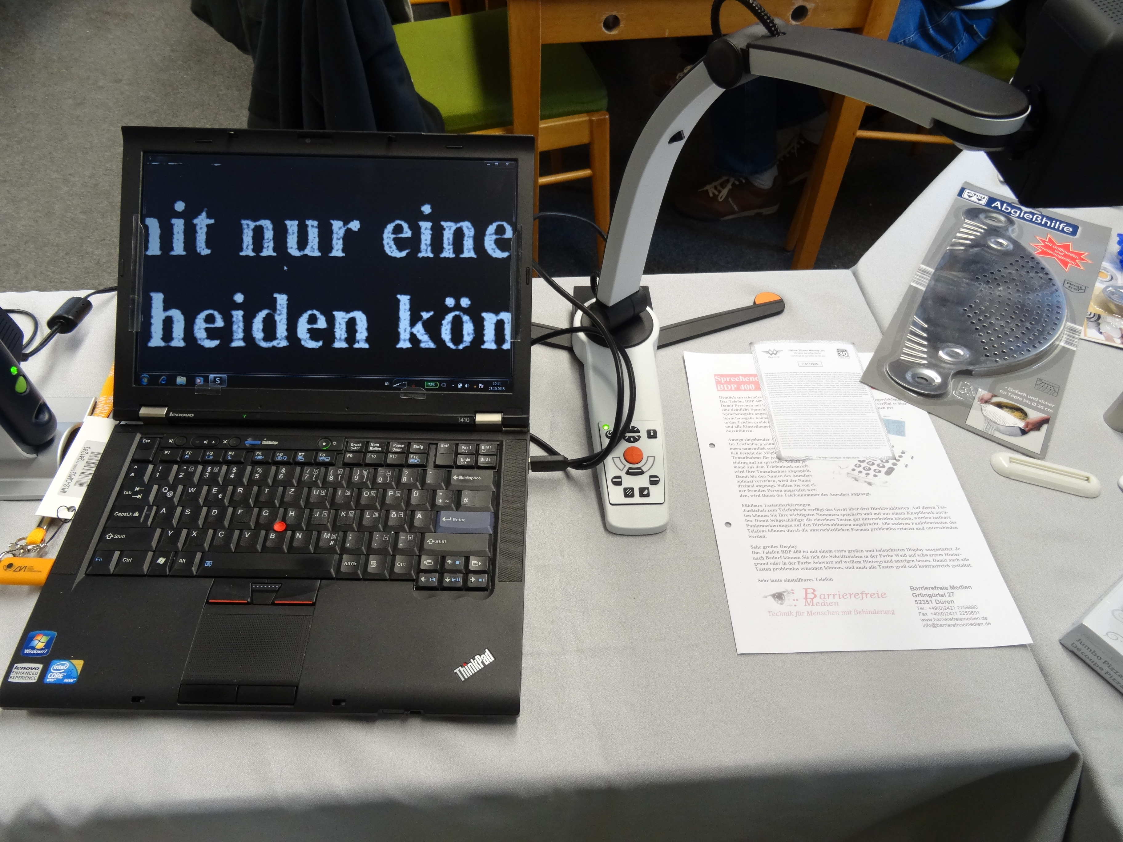 Hilfsmittel: Notebook mit Vergrößerungssoftware