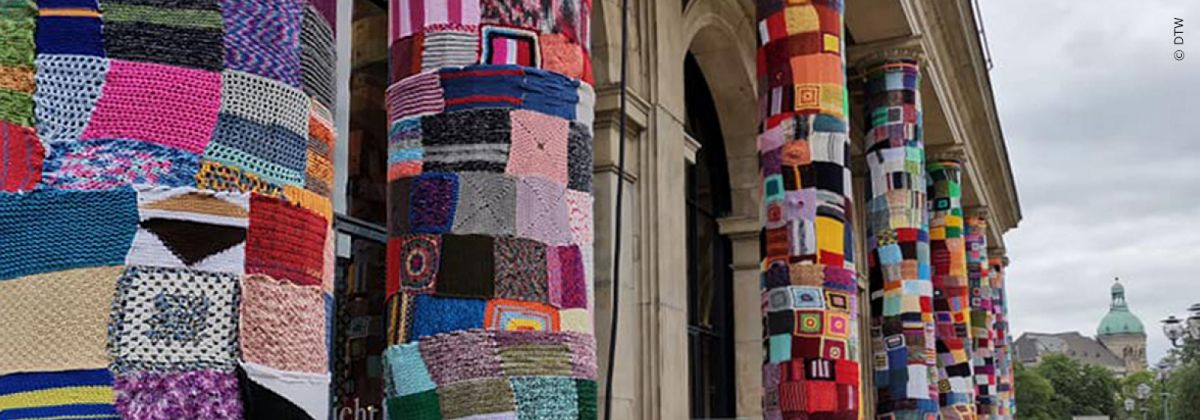 Yarn-Bombing an der Staatsoper Hannover