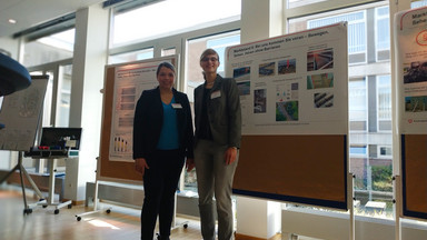 Frau Armbrust und Frau Stiller am Stand "Barrierefreiheit"