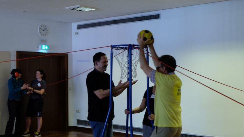 Taubblinde spielen Basketball