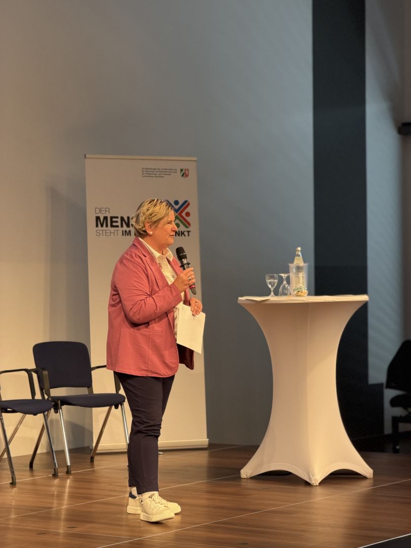 Claudia Middendorf bei ihrer Rede.