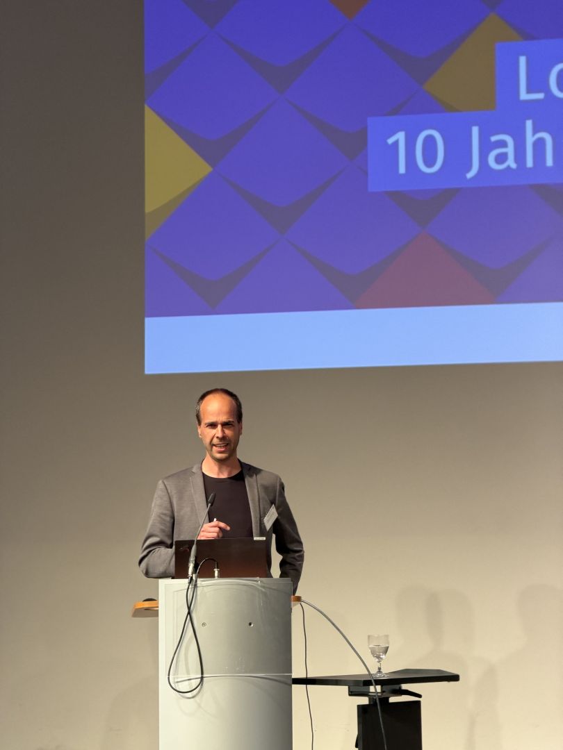 Marcus Windisch trägt vor.