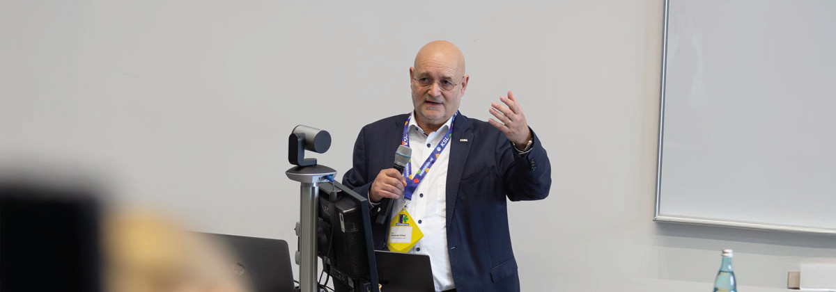 Alexander Pröbstl während des Vortrags