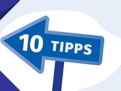 Ein Schild in Pfeilform zeigt nach links. Darauf der Schriftzug "10 Tipps"