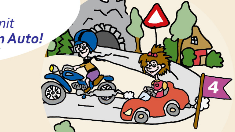 Zeichnung von Handpuppe Nina mit einem roten Auto, die ein Motorrad überholt