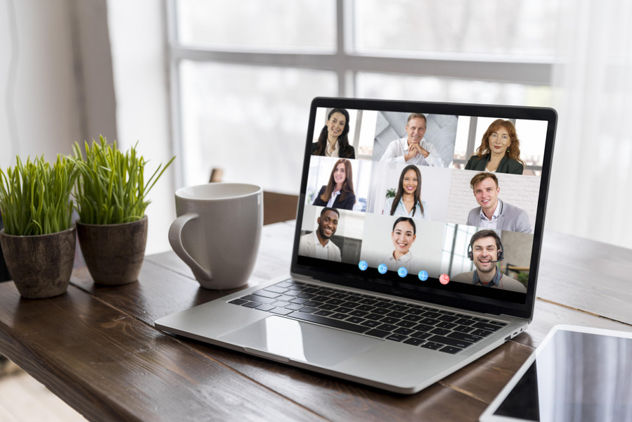 Online-Meeting mit einer Videokonferenz-Software