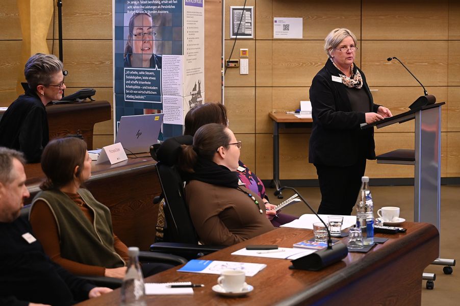 Claudia Middendorf bei ihrer Ansprache