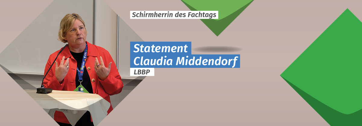 Bild von Claudia Middendor während des Vortrages auf dem Fachtag