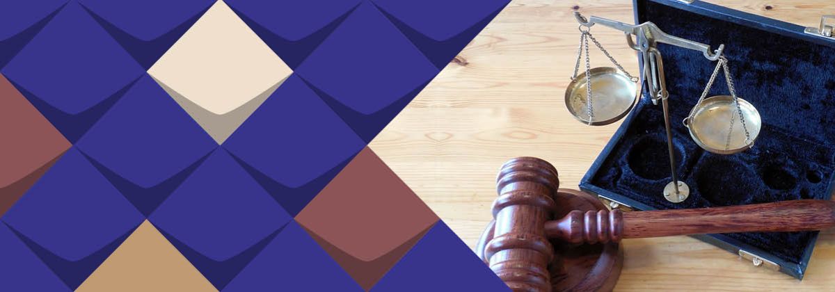 Symbolbild Waage und Hammer