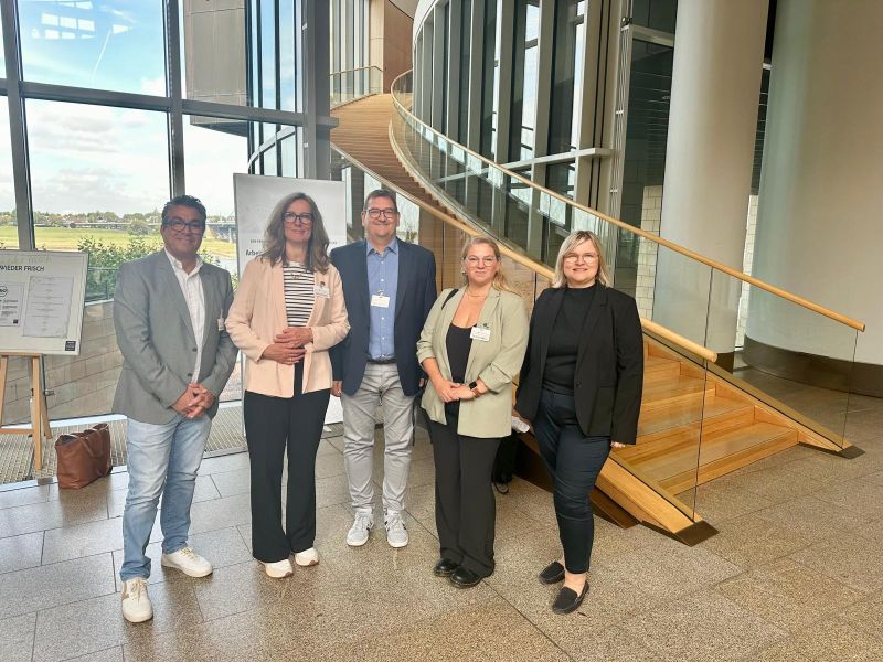 Vier Person sind auf dem Foto dargestellt. (Von links nach rechts): Herr Angelini, Frau Gervers, Herr Eichler, Frau Bräcker, Frau Cebulla