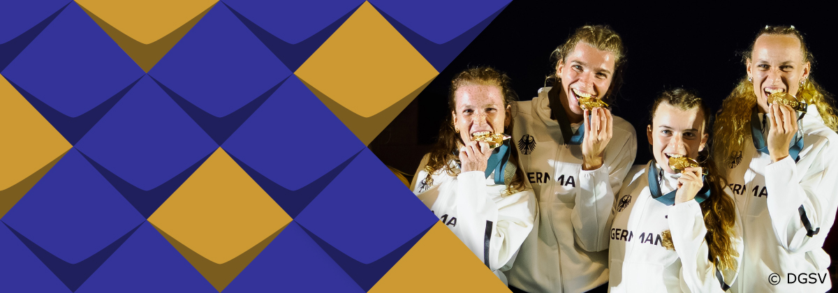 Vier stehende Frauen von links nach rechts: Sheila Schlechter, Delia Gaede, Tessa Lange, Jelisa Gräf.