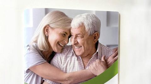 Cover der Broschüre  „Mehr als Worte – Gelingende Kommunikation mit Menschen mit Demenz“