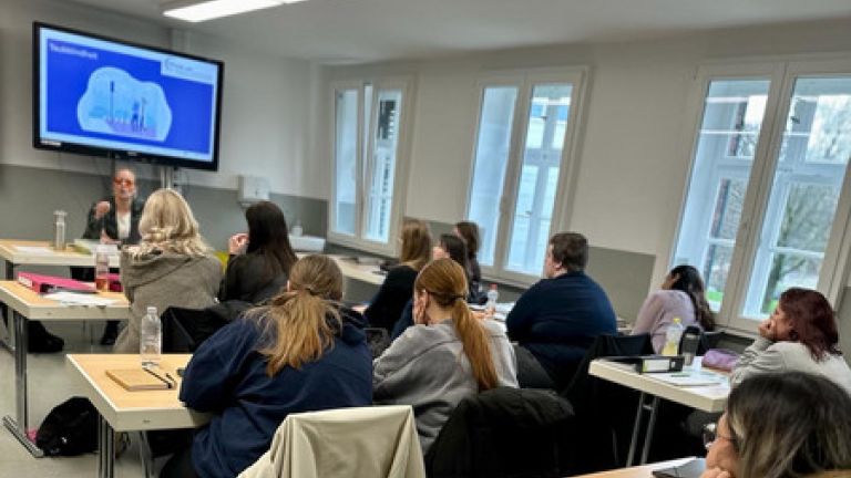 Schulung für Pflege-Nachwuchs in Essen