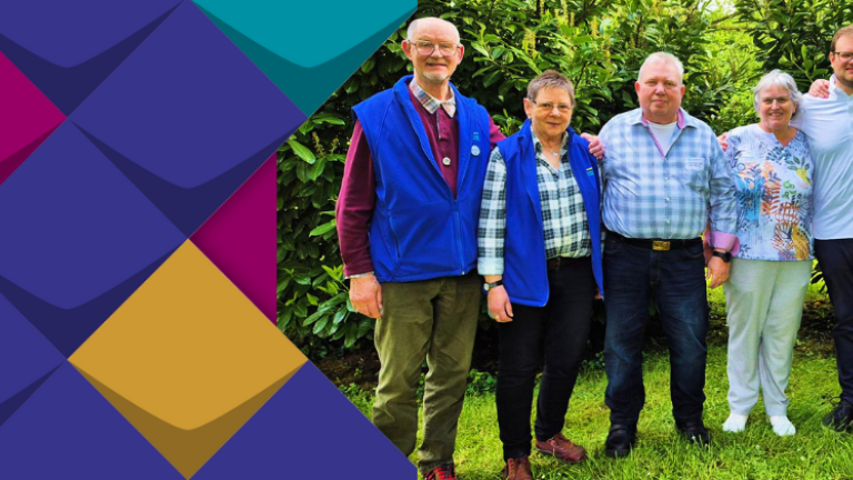 Eine Gruppe von sieben Personen